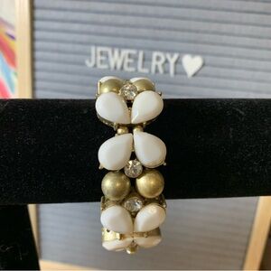 Elegant White and Gold Stretch Bracelet